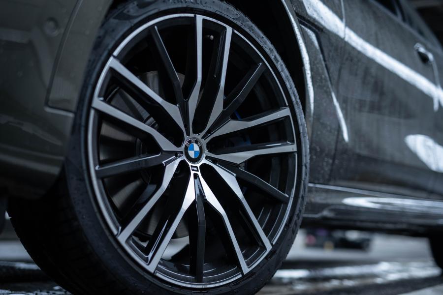 Колеса BMW X6 xDrive35d M Sport (G06) 2020 года  (JP) (фото 15 из 19)